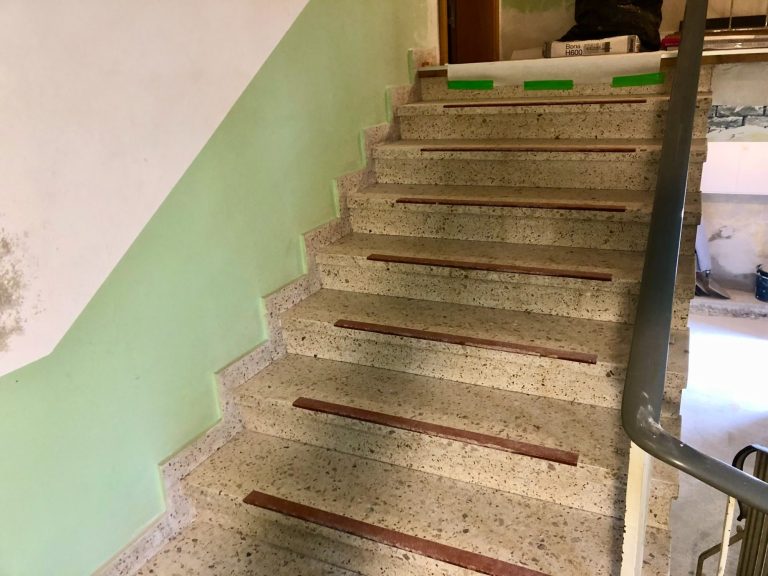 Sanierung einer Terrazzotreppe.