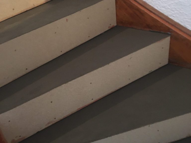 Sanierung einer Holztreppe.