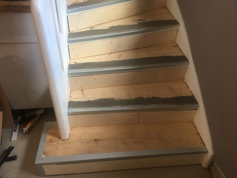 Sanierung einer Holztreppe.